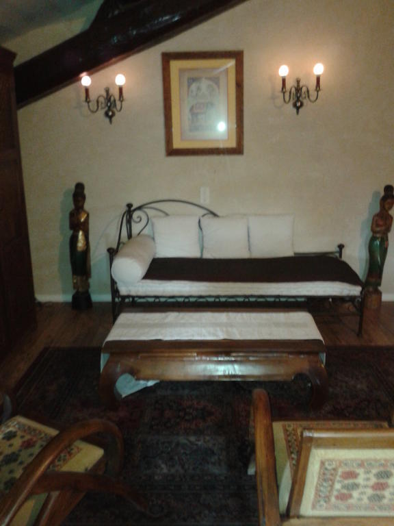 Bed and Breakfast Le Chateau Des Estubiers Sérignan-du-Comtat Zimmer foto
