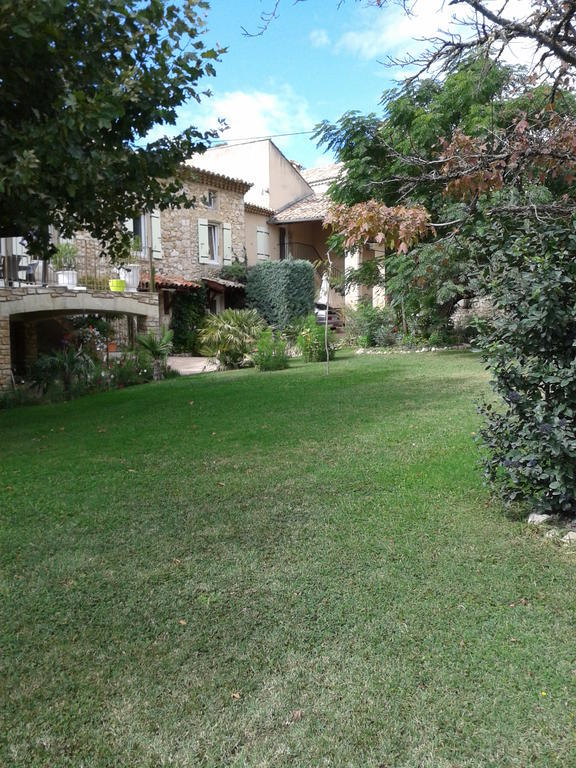 Bed and Breakfast Le Chateau Des Estubiers Sérignan-du-Comtat Exterior foto