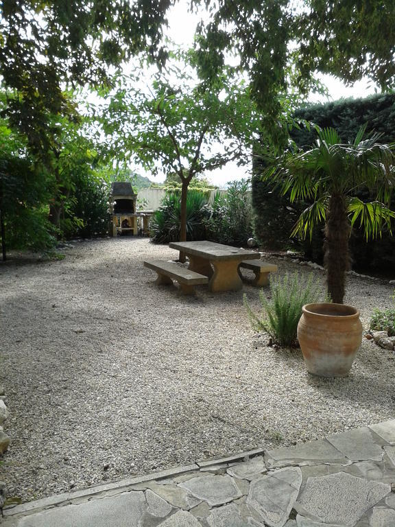 Bed and Breakfast Le Chateau Des Estubiers Sérignan-du-Comtat Exterior foto